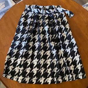 F21 HOUNDSTOOTH SKIRT
